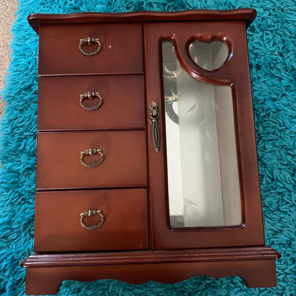 Jewelry box
